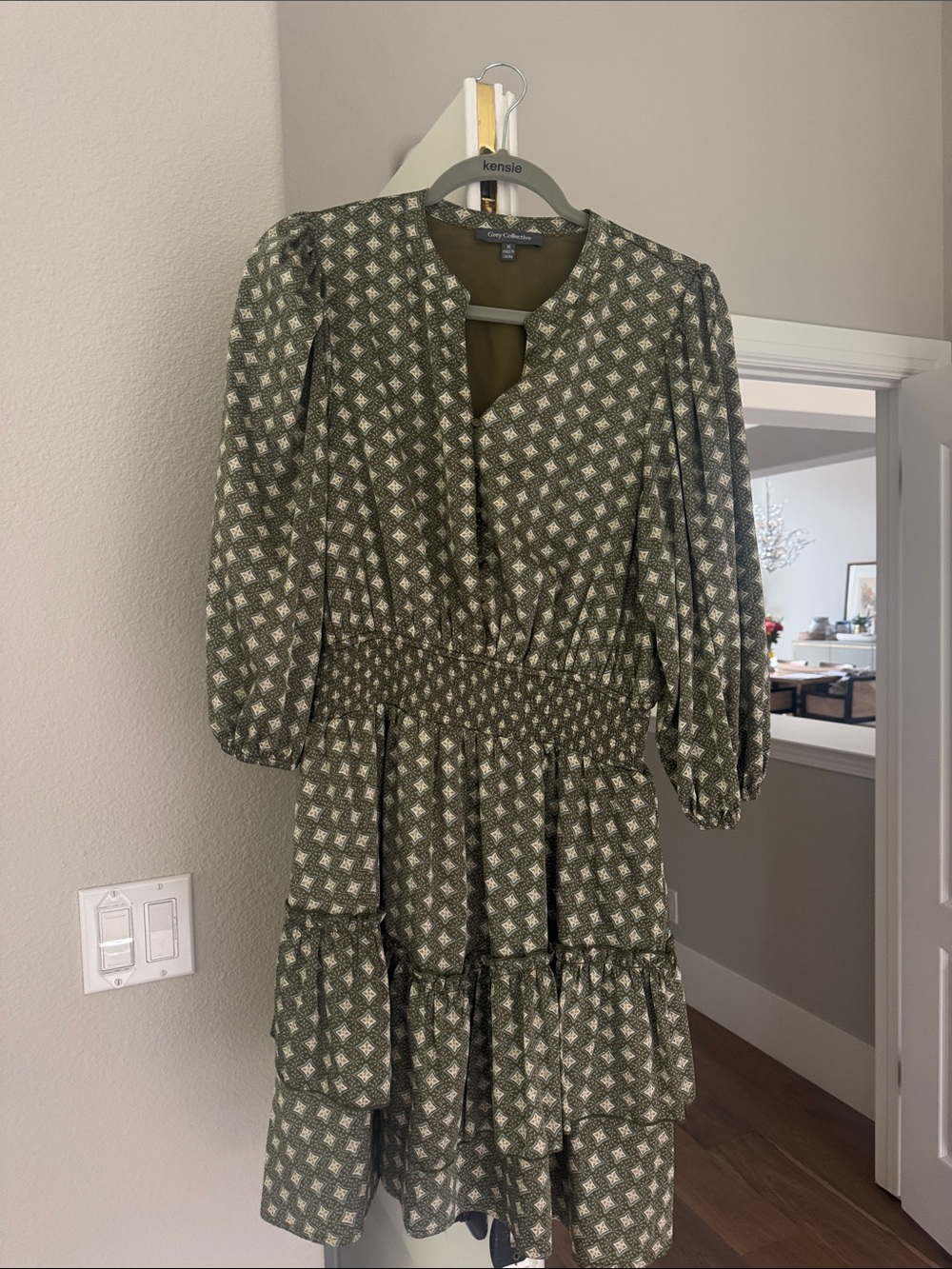 Kensie Olive & Cream Printed Tiered Long-Sleeve Midi Dress
